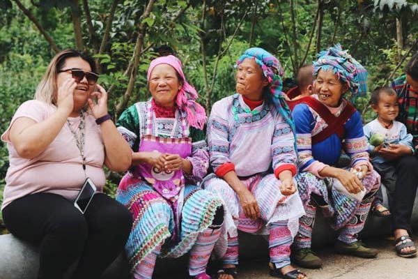Hmong ladies laughing